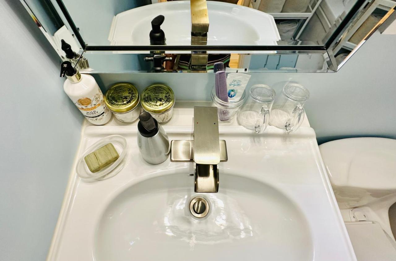 Private Guest Suite 10Mins To Downtown - King Bed - Bathtub - Free Parking Vancouver Kültér fotó