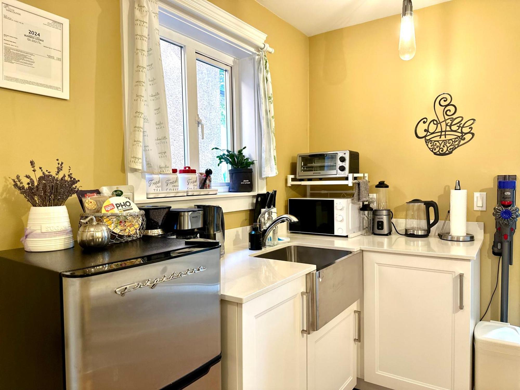 Private Guest Suite 10Mins To Downtown - King Bed - Bathtub - Free Parking Vancouver Kültér fotó